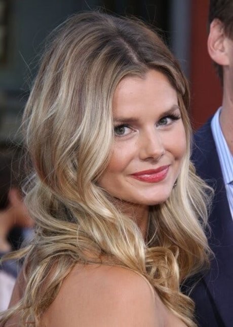 Anita Briem art model archive