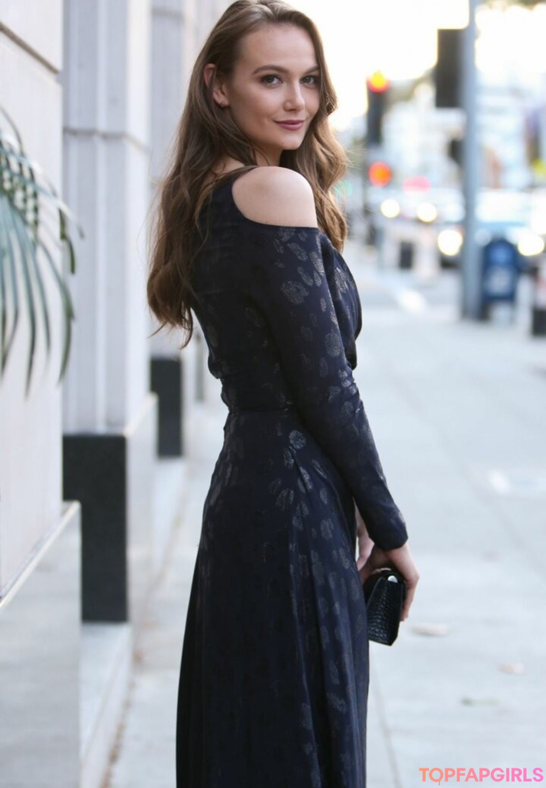 Andi Matichak model art picture