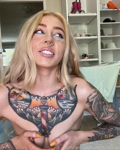 Aurajoutsenlampi star sexy pics