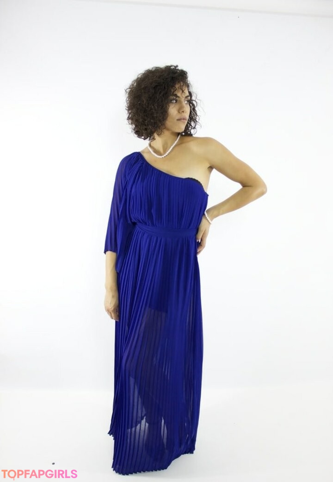 Andrea Sixtos top profile image