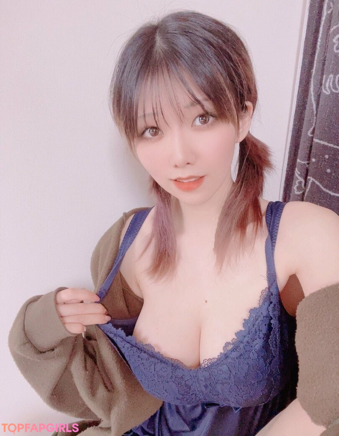 Mikoyu s pornographic model pic