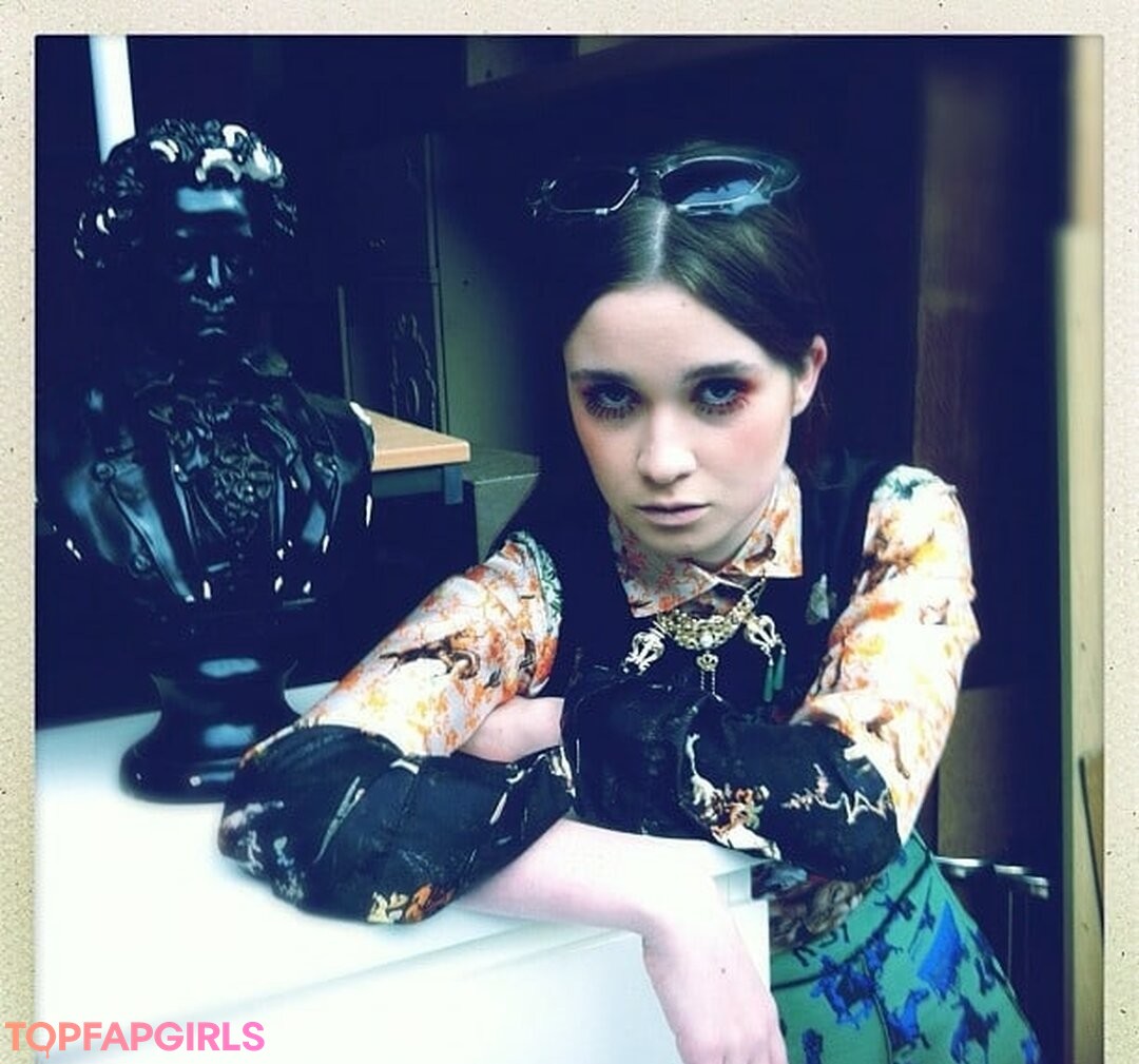 Alice Allegra Englert model nudes picture