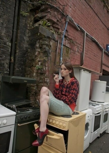 Alice Allegra Englert naked actress galleries