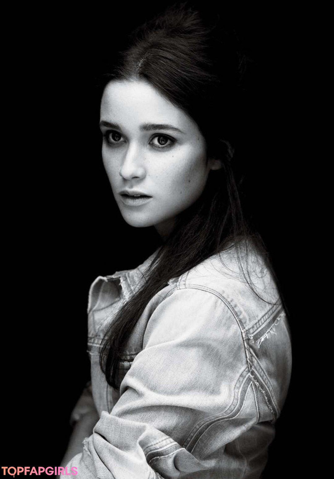 Alice Allegra Englert star sex photos
