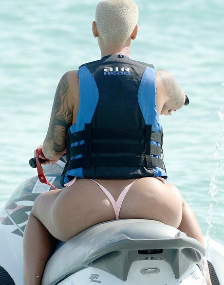 Amber Levonchuck beautiful star img