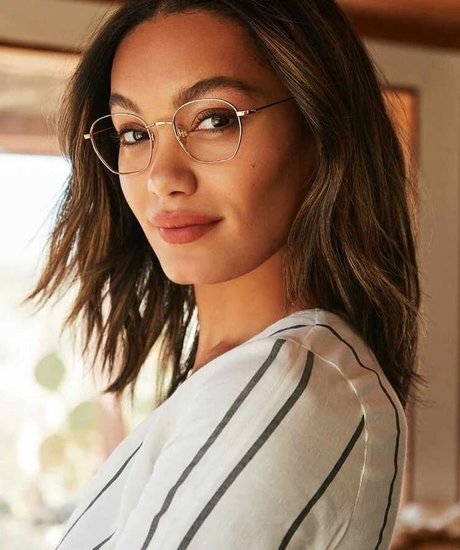 Alexis Gaube star naked image