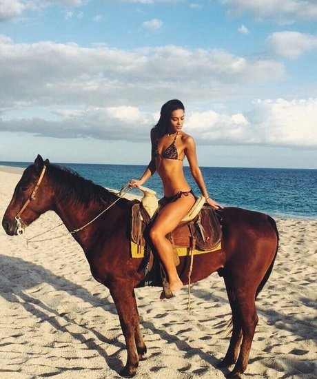 Alexis Gaube top model picture