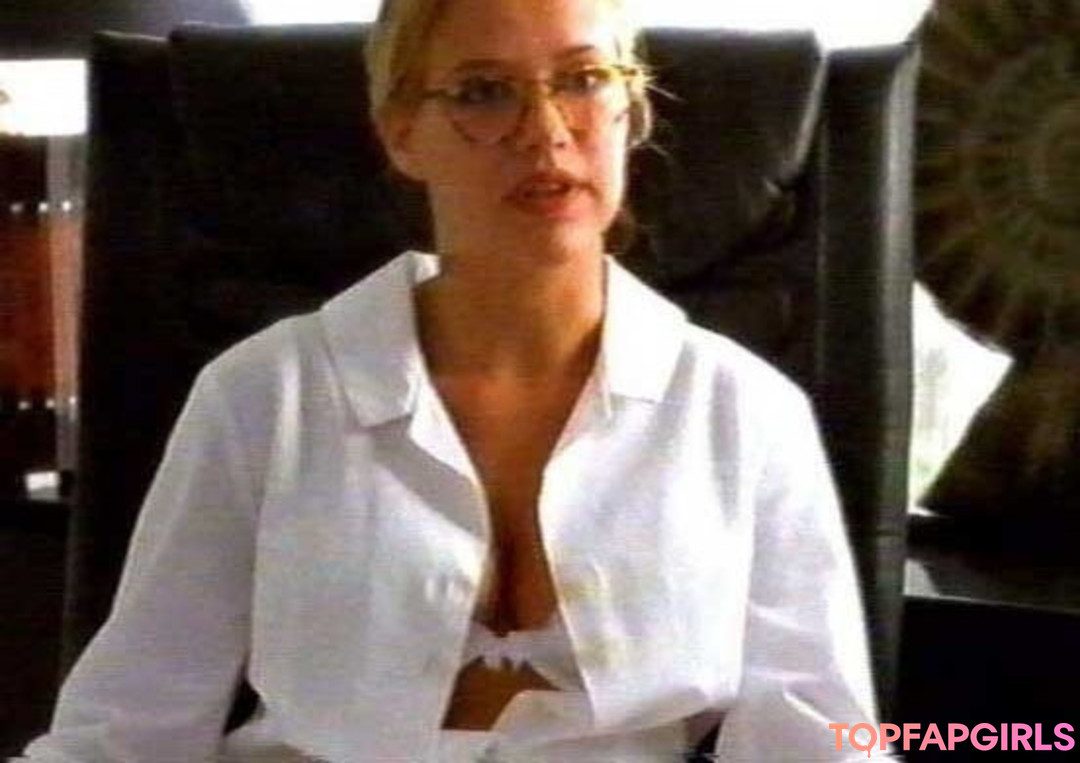 Alexandra Neldel pretty actress pics