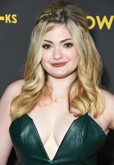 Alexis Raich model hot archive