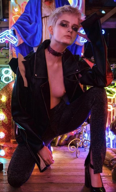 Milkie Way model adult pictures