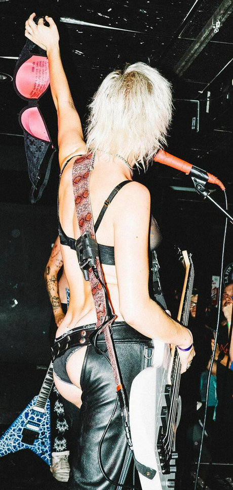 Milkie Way star naked picture