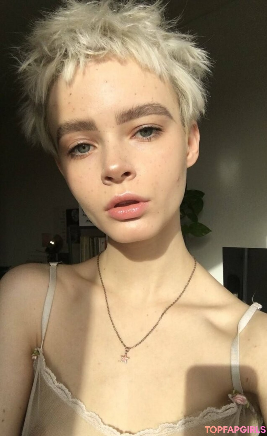 Milkie Way free pornstar photo