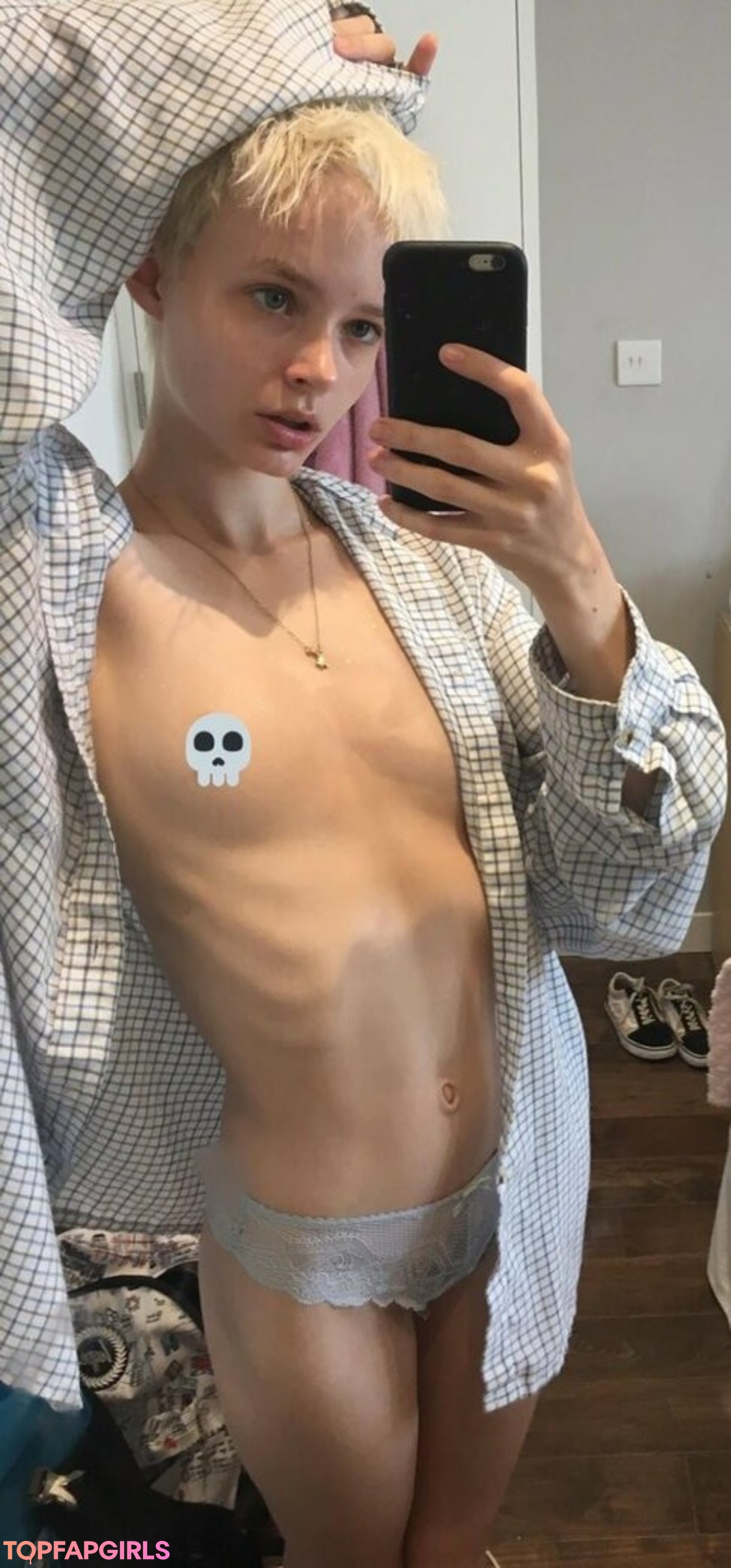 pussy spreading onlyfans pornographic photos