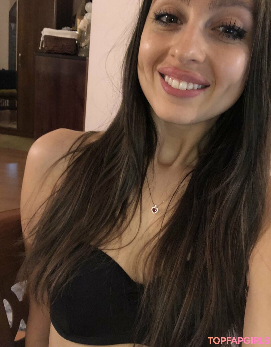 Elizabeth Sentbyeros model naked photos
