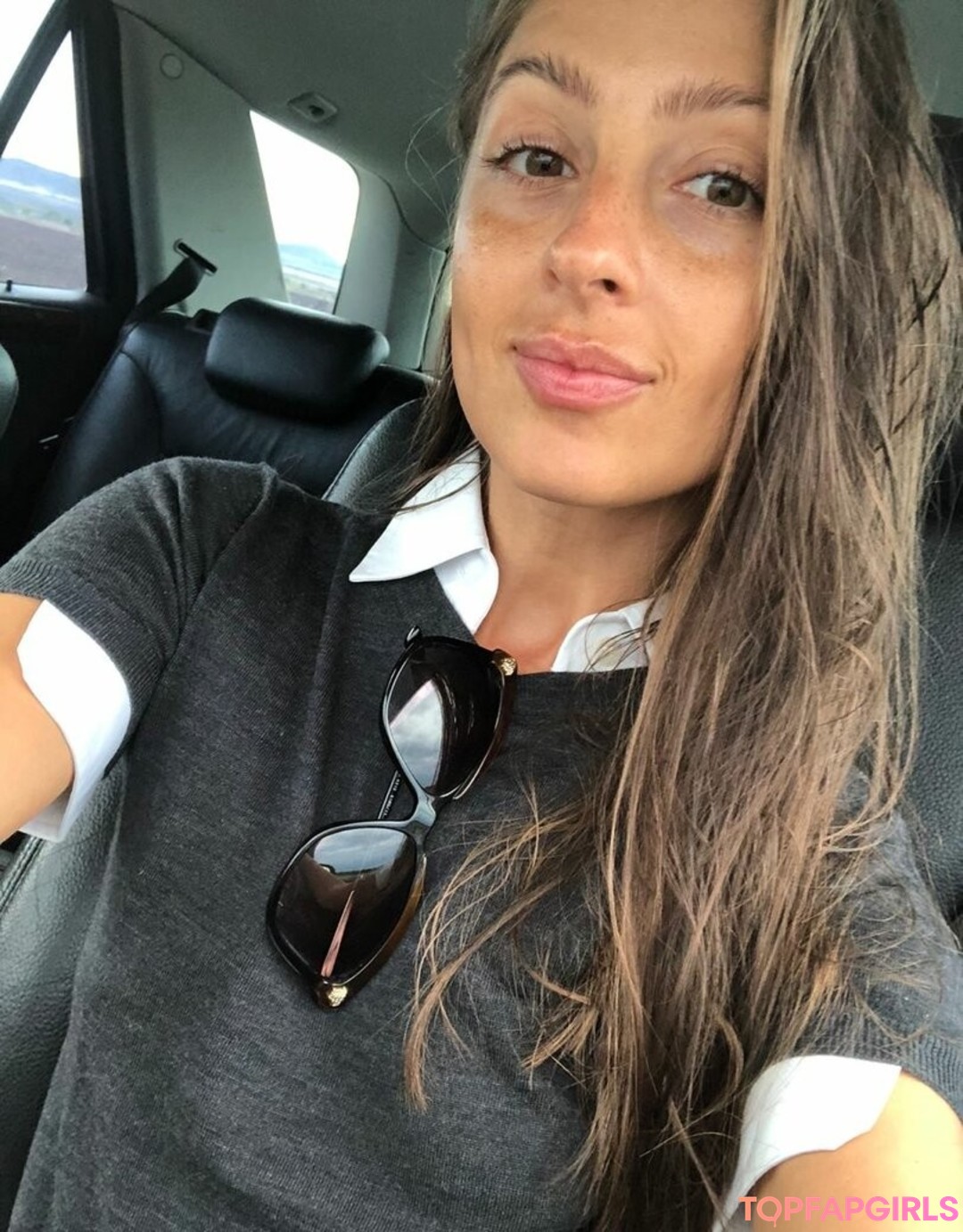 Elizabeth Sentbyeros naked model pic