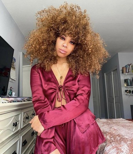 kieraplease model nude pictures