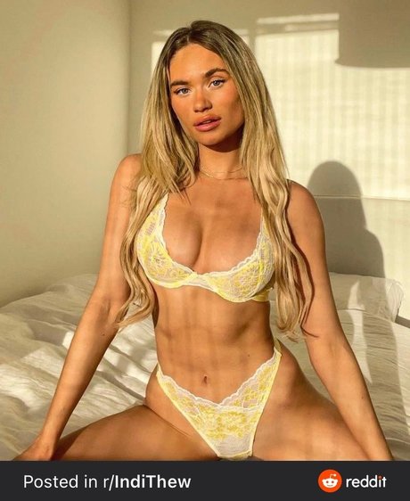 indithew_ pretty model img