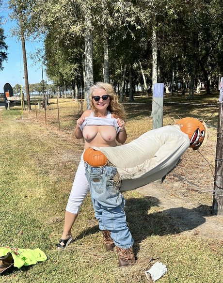 Ginger Hughes69 sex model galleries