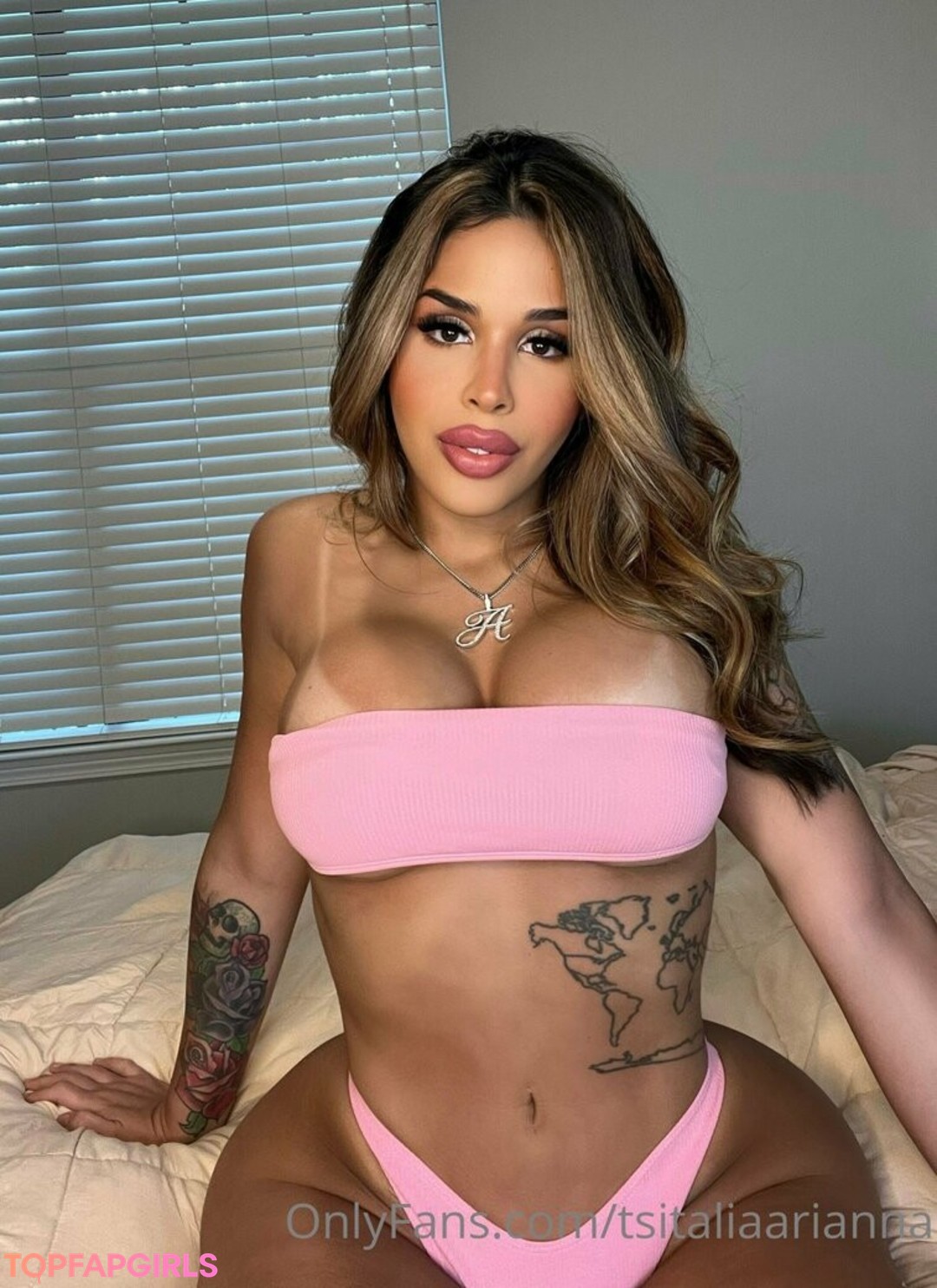 Italia Arianna nude actress pic