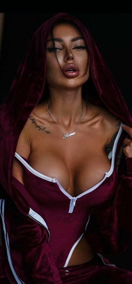 Alena Omovich model high quality images