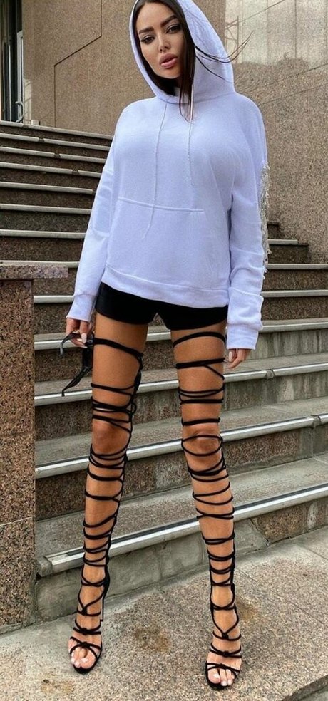 Alena Omovich model free pics