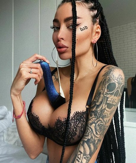 Alena Omovich erotic model pictures