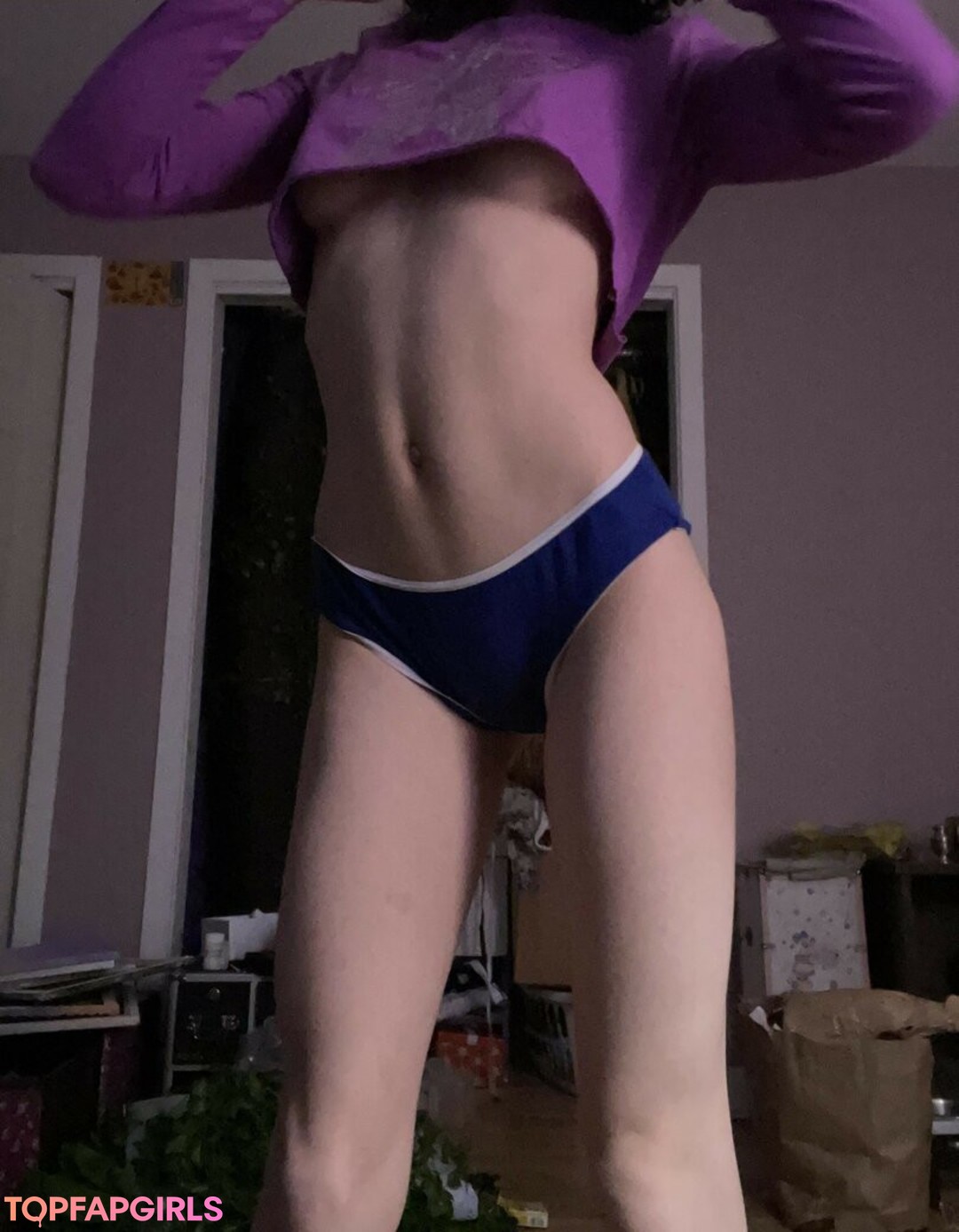 ceilingant model nude pic