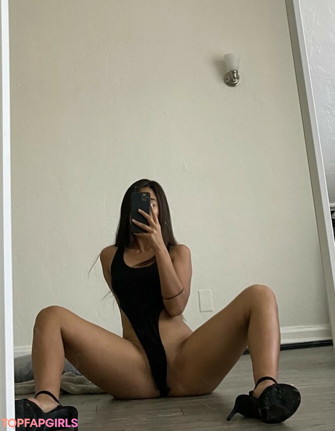 Kawaiimomo hot star pic