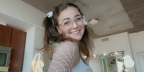 Butternutgiraffe model adult pics