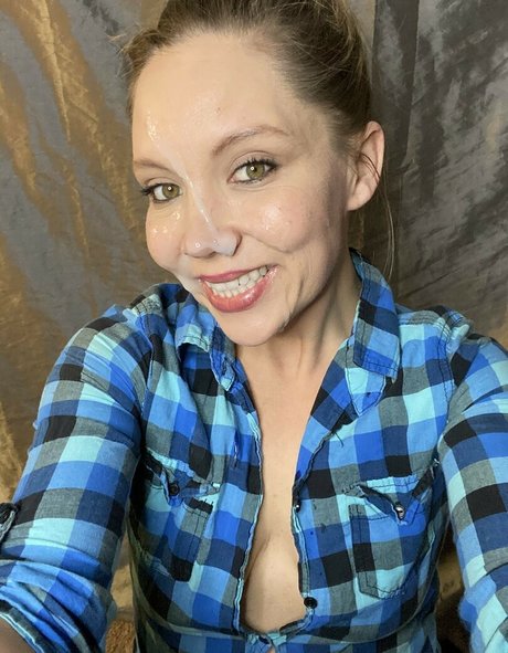 Isabellalee84 naked model image