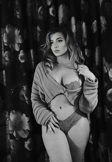 Torias Secret free actress gallery