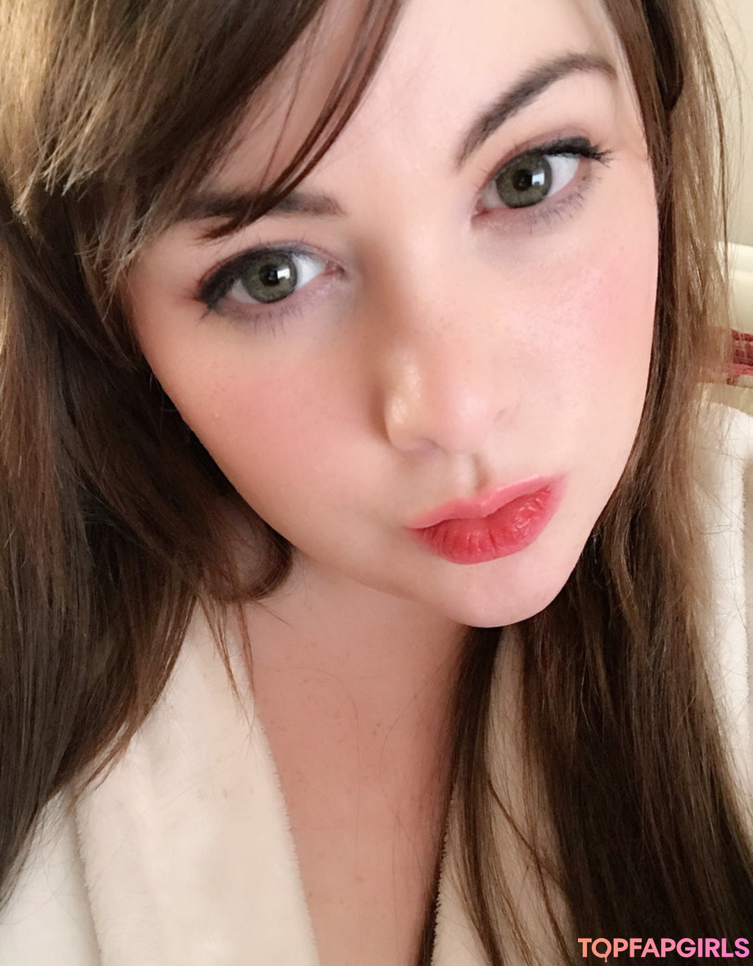 Divinebrat model nice img