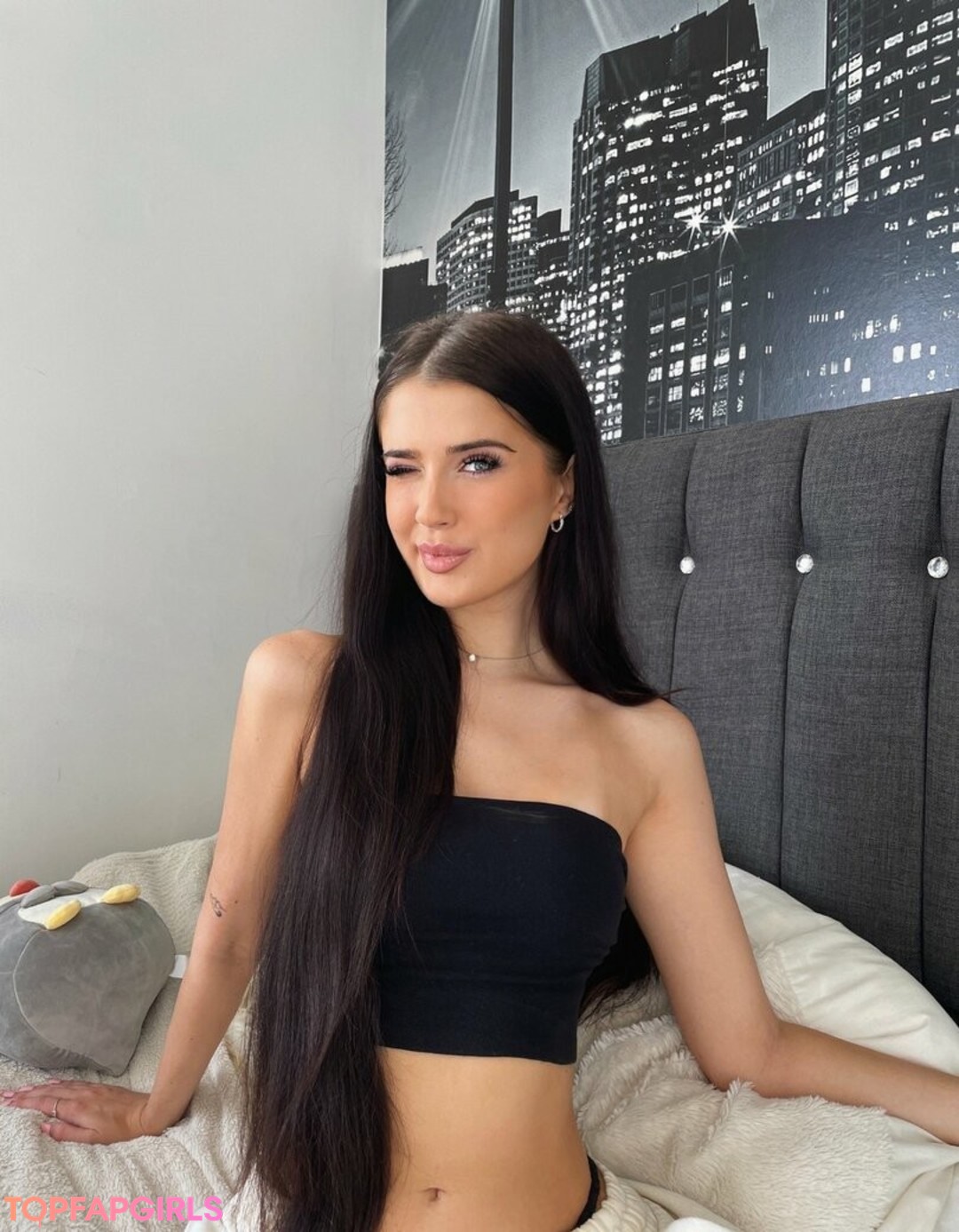 nataliebarness sex model image