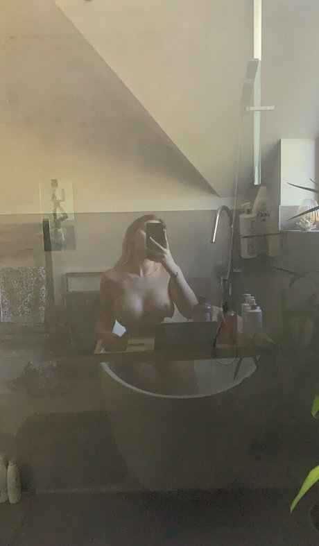 Hannah Shacklock nude star photos