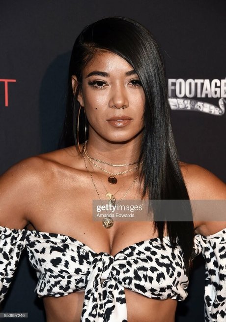 Mila J sexy model galleries