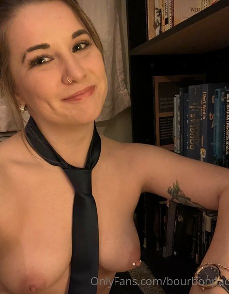 Bourbonformyalpacas naked actress picture