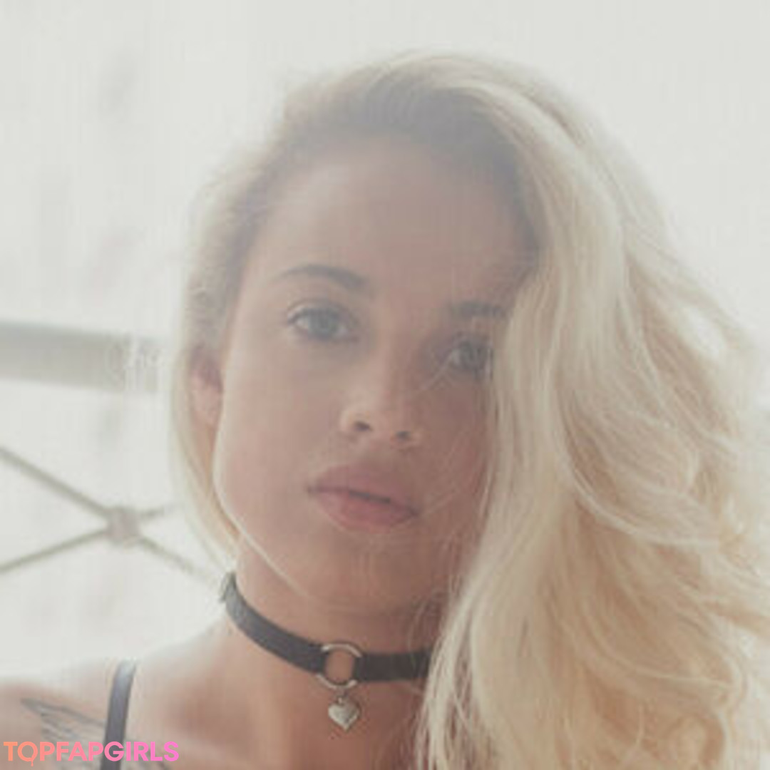 Karoline Weide nudes model picture