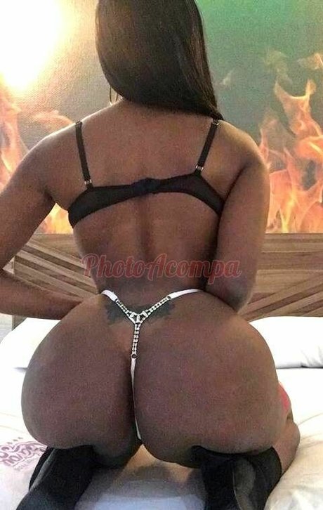 Ysa Santos model hot photo