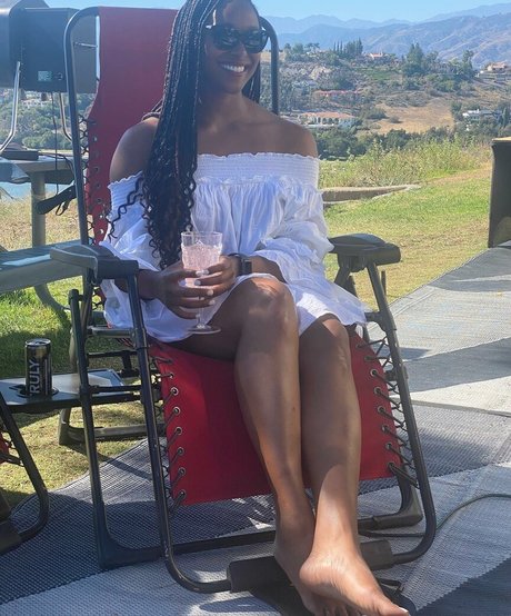 Dr Ebonie Vincent nude star photo