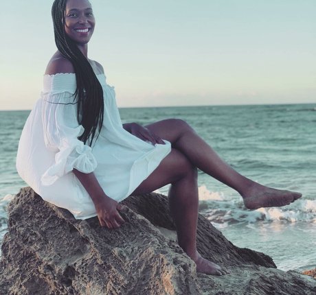 Dr Ebonie Vincent best model img