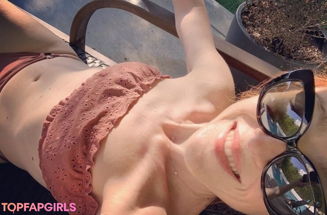 Ruth Connell sexy actress galleries