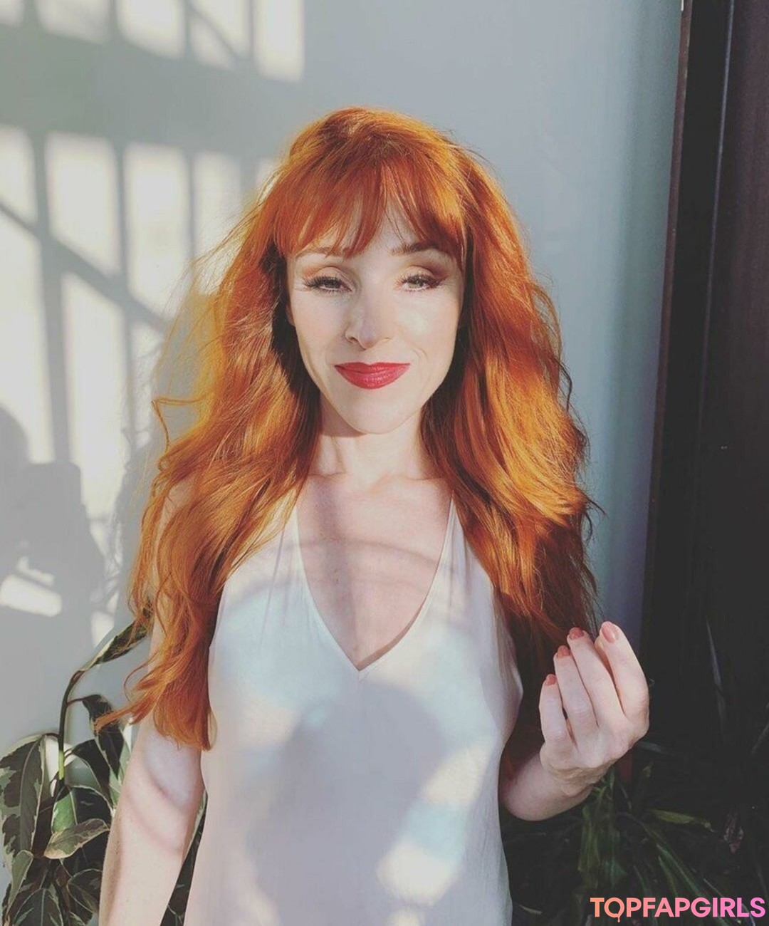 Ruth Connell erotic model picture