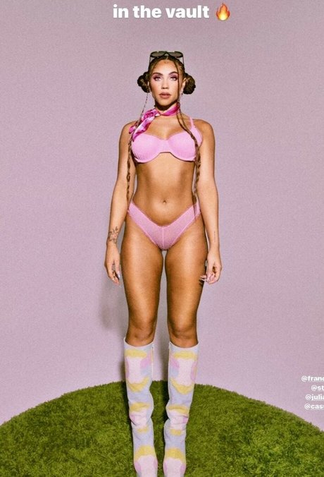 Makayla London model nude picture