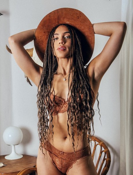 Makayla London sexy model image