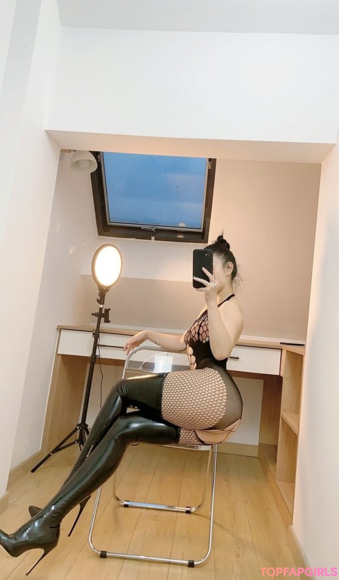 QiaonniuTT nude model archive