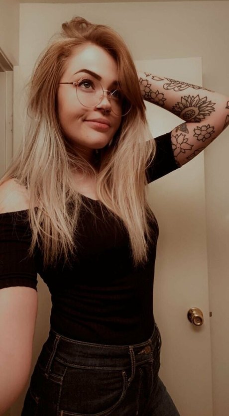 Bassbby val model adult image