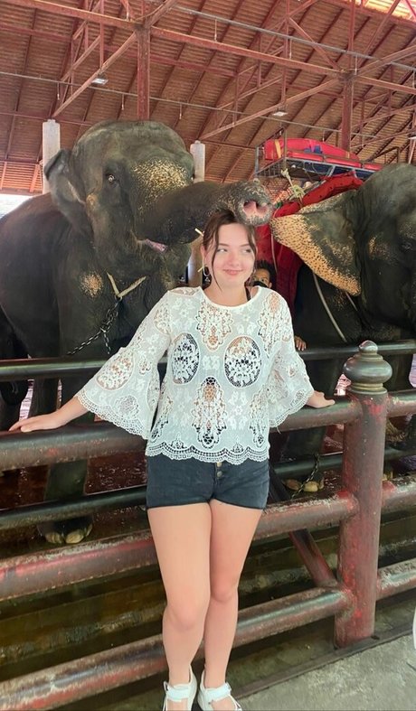 Caroline Moore model top photos