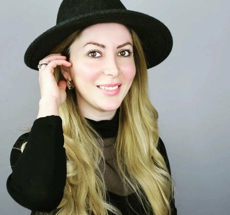 Dunya Vlog pornstar top picture