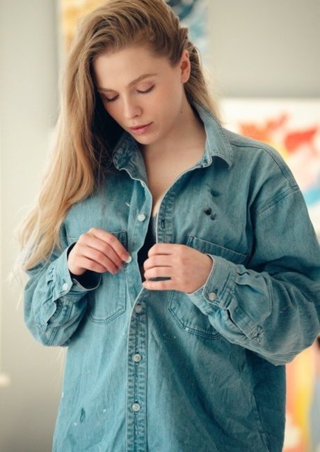 sirililia model picture