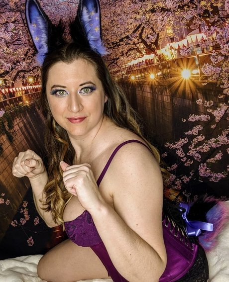 Lady Kitsune naked pornstar archive